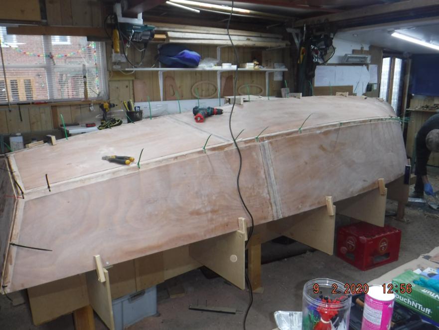 Side view of the hull showing tiewraps with filler in between. 