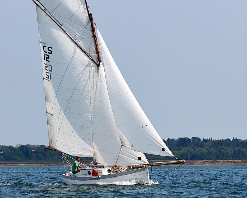Participant in the 1963 Race
'Fanny of Cowes' takes 1st prize in the 'slow workingboat' class, 2018 © Sandy Miller 2018 