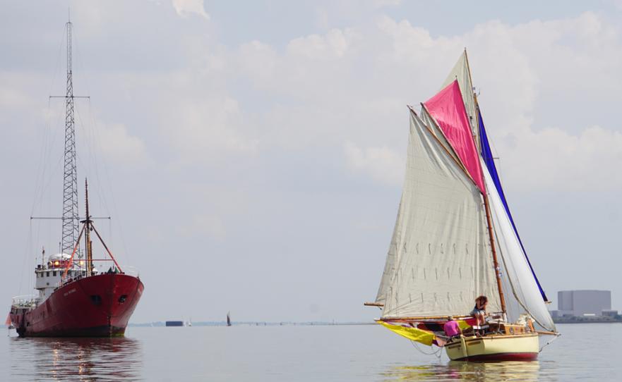 All sails set!
'Reverie' enjoys the music drifting past 'Radio Caroline', EC Race, 2018 © Beverley Yates 2018 