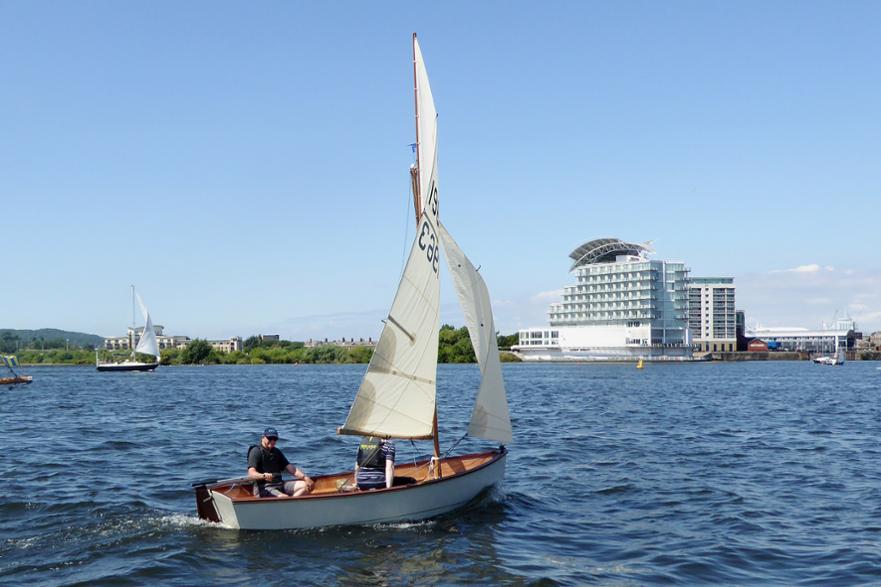 OGA President Alistair Randall sails the new dinghy, Cardiff Bay, 2018 ©Viv Head
