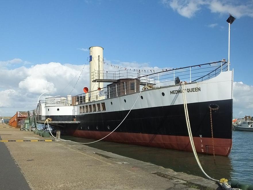 2016_Medway_Queen,_Gillingham_Pier3498c