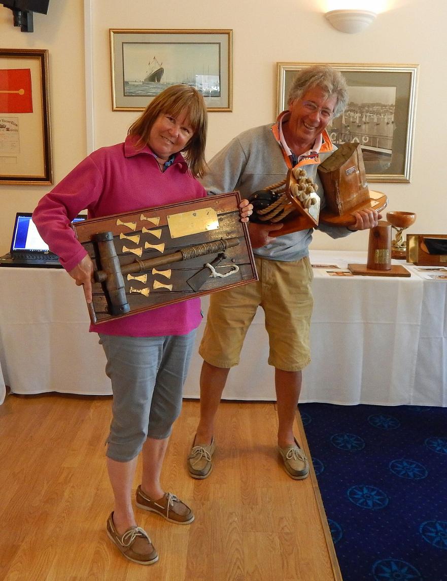 Steve and Carol gathering their prizes ©Elspeth Macfarlane 
