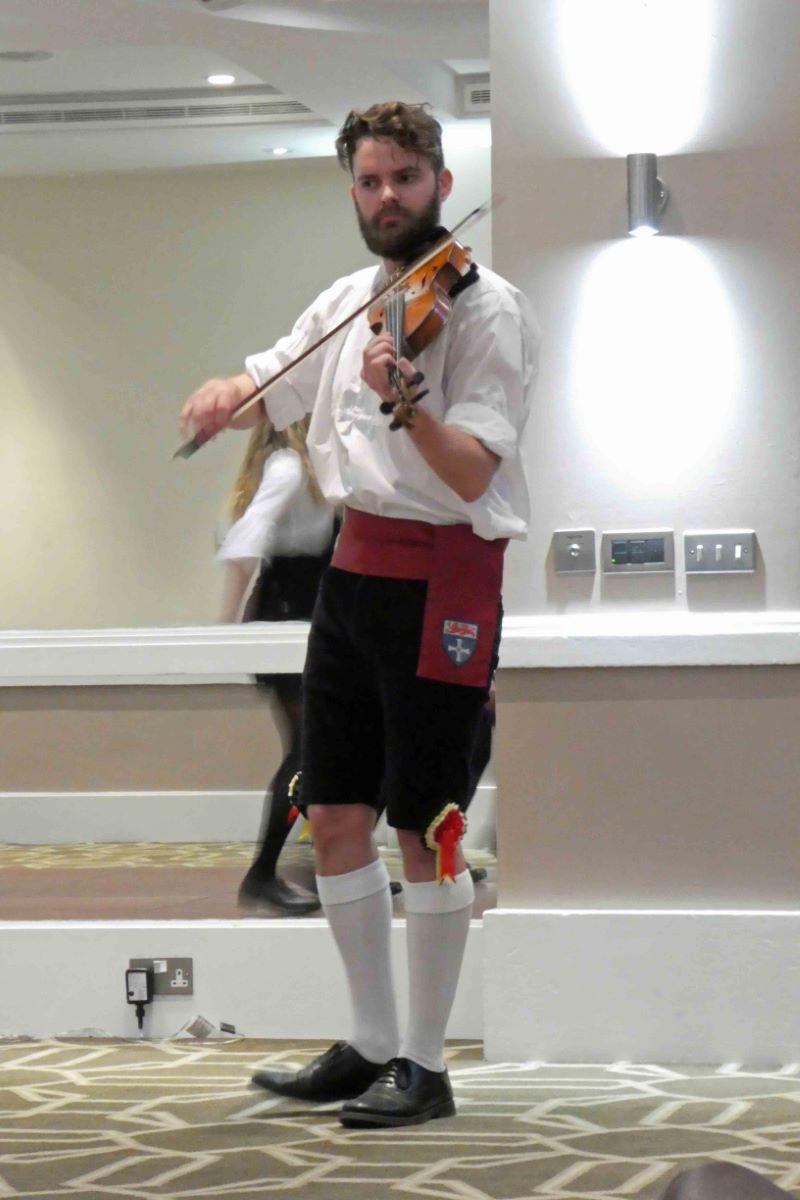 8: Sunday - Solo violinist ©Viv Head 2022 