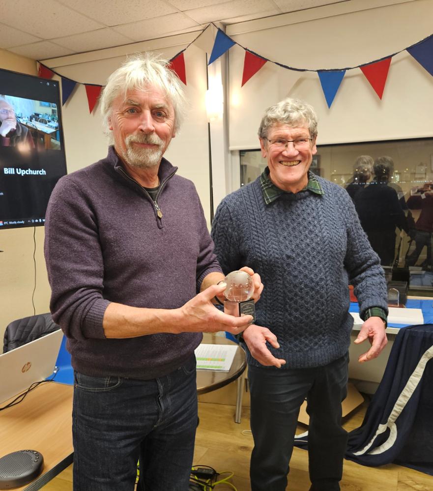 Steve Daley-Yates receiving the Gaffers Globe Award ©OGA
